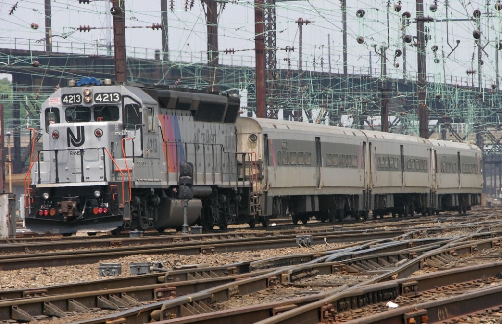 NJ Transit GP40PH-2 #4213